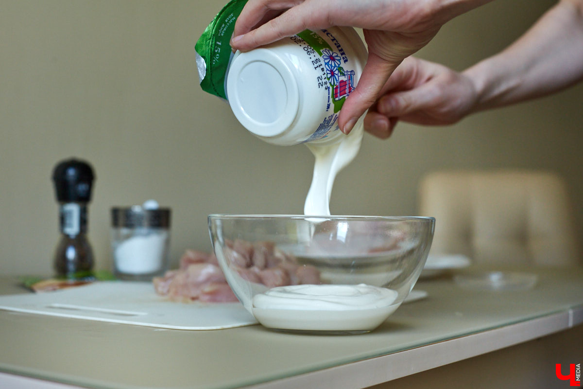 Девушки просят парней-кулинаров жарить «диетическую грудку», чтобы не поправиться после вылазки на пикник, но… Все это самообман. Обсуждаем с Ариной Блохиной, поваром и нутрициологом в одном лице, как правильно готовить шашлык и почему «ароматный дымок» нам совсем не нужен.