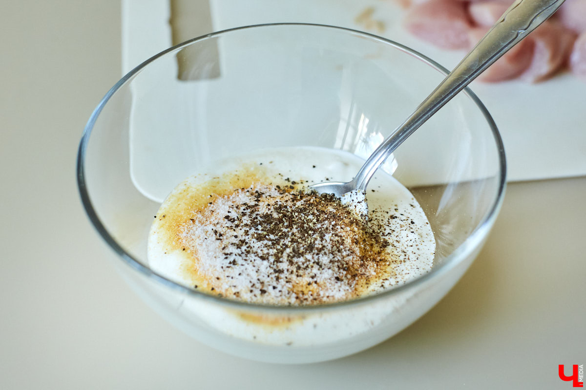 Девушки просят парней-кулинаров жарить «диетическую грудку», чтобы не поправиться после вылазки на пикник, но… Все это самообман. Обсуждаем с Ариной Блохиной, поваром и нутрициологом в одном лице, как правильно готовить шашлык и почему «ароматный дымок» нам совсем не нужен.