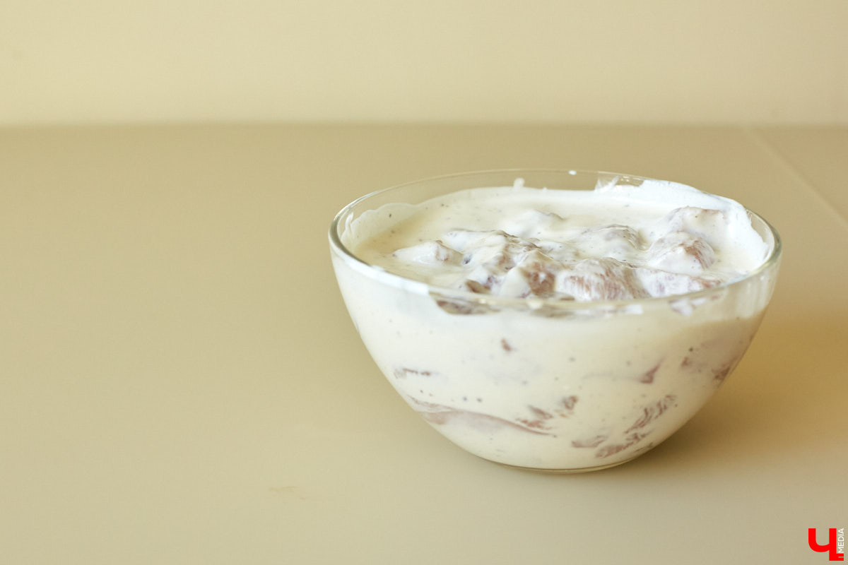 Девушки просят парней-кулинаров жарить «диетическую грудку», чтобы не поправиться после вылазки на пикник, но… Все это самообман. Обсуждаем с Ариной Блохиной, поваром и нутрициологом в одном лице, как правильно готовить шашлык и почему «ароматный дымок» нам совсем не нужен.