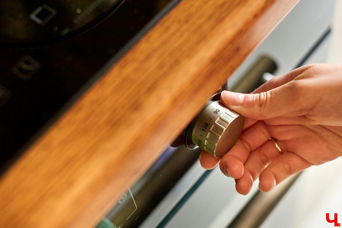 Девушки просят парней-кулинаров жарить «диетическую грудку», чтобы не поправиться после вылазки на пикник, но… Все это самообман. Обсуждаем с Ариной Блохиной, поваром и нутрициологом в одном лице, как правильно готовить шашлык и почему «ароматный дымок» нам совсем не нужен.