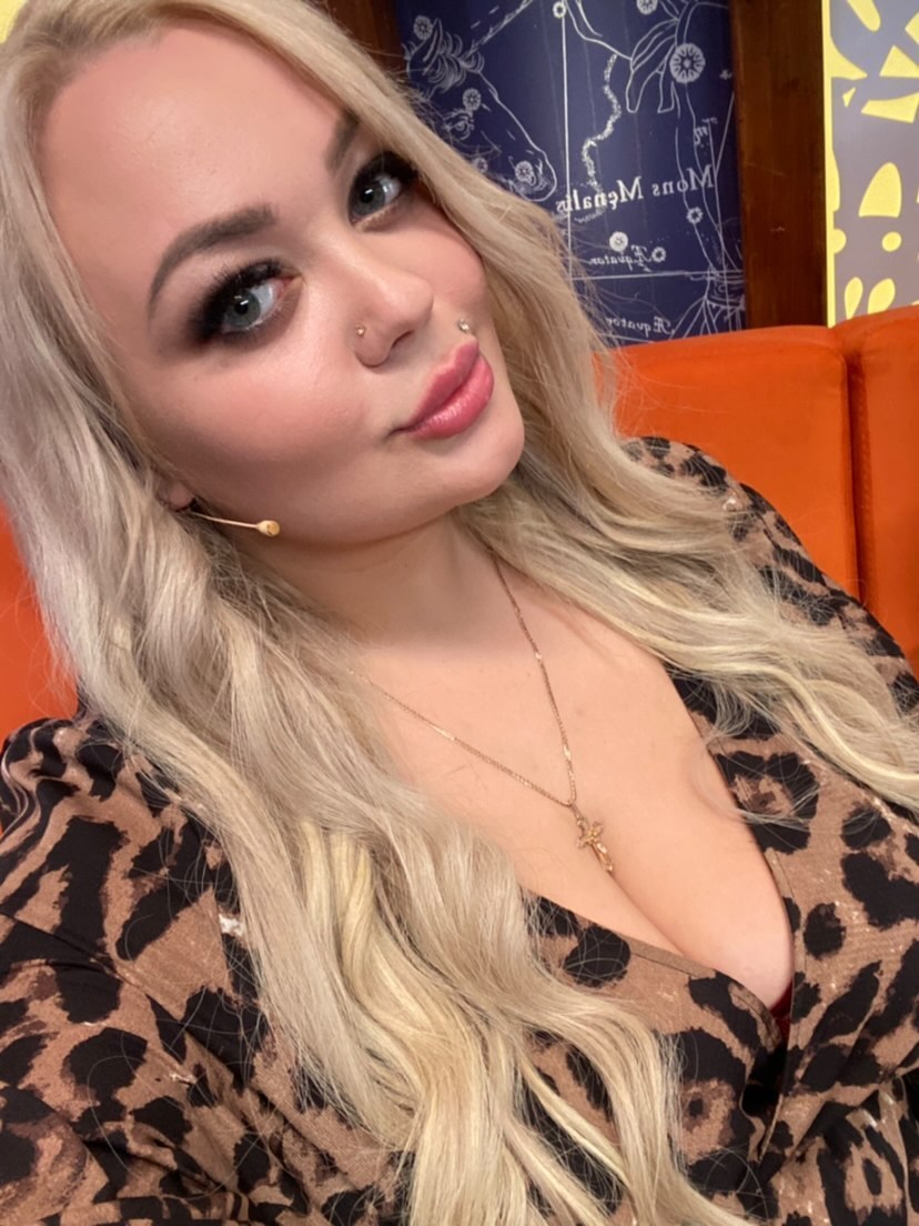 Владимирскую plus-size модель Гюнель Гусейнову редакторы программы «Давай поженимся» пригласили на съемки за два дня до эфира. Узнаем у владимирской участницы, как все прошло.