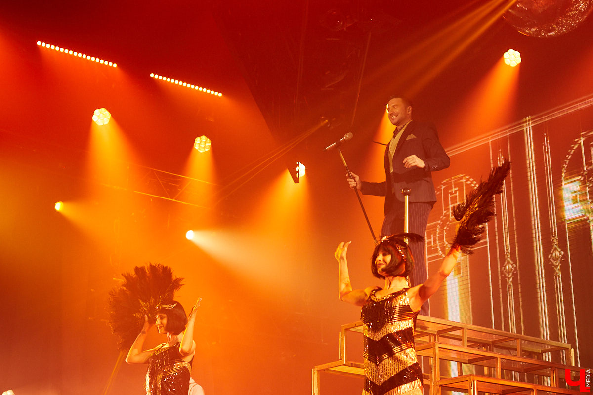 27 мая во Владимир с концертным шоу пожаловал Сергей Лазарев. В назначенный час Art Hall заполонили представительницы слабого пола всех возрастов: от умудренных матрон до совсем еще школьниц. Встречались и молодые мамы с детьми 5-6 лет.