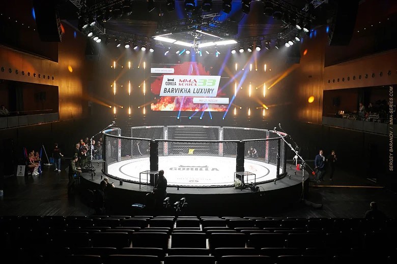 Двое бойцов ММА из Мурома отправились на международный турнир и выступили на арене в «Барвиха Luxury Village». Чем закончились бои на Рублевке?