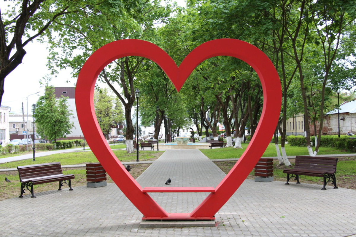 Власти запустили «голосовалку» по месту установки памятника Андрею Боголюбскому во Владимире. Однако, изменения коснулись не только областного центра. «Ключ-Медиа» создал небольшую подборку реноваций общественных пространств по всему региону.