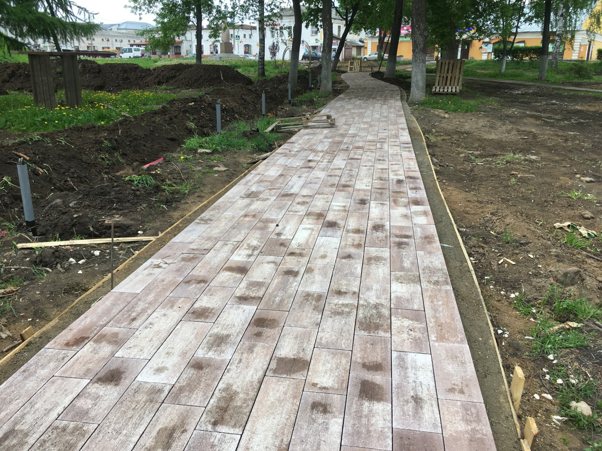 Власти запустили «голосовалку» по месту установки памятника Андрею Боголюбскому во Владимире. Однако, изменения коснулись не только областного центра. «Ключ-Медиа» создал небольшую подборку реноваций общественных пространств по всему региону.