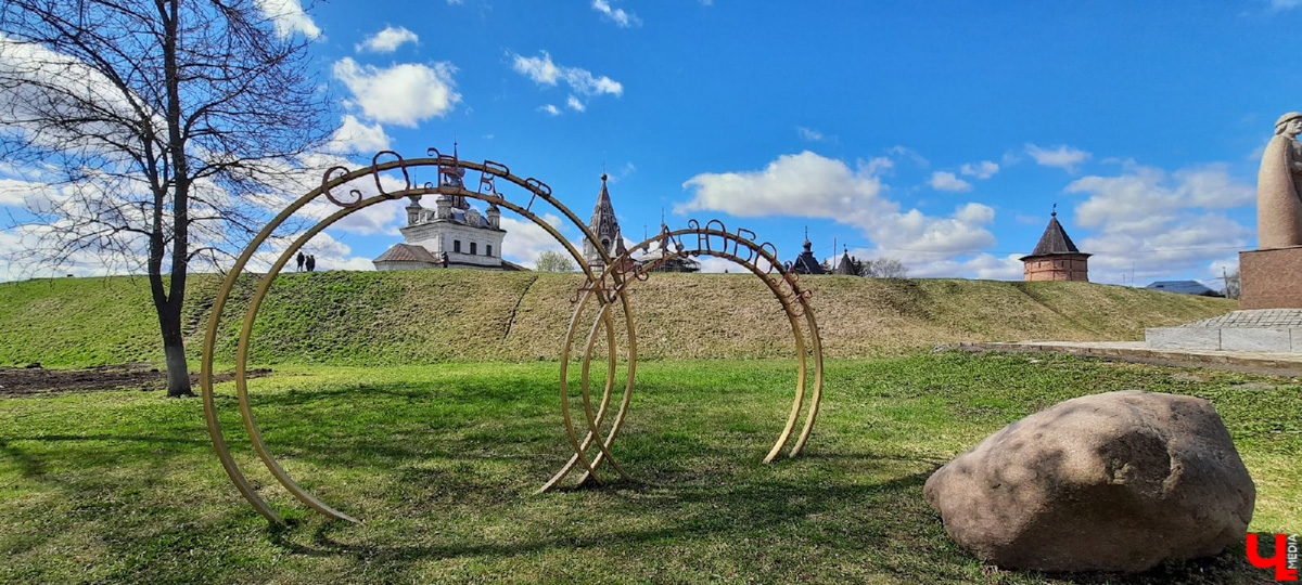 Власти запустили «голосовалку» по месту установки памятника Андрею Боголюбскому во Владимире. Однако, изменения коснулись не только областного центра. «Ключ-Медиа» создал небольшую подборку реноваций общественных пространств по всему региону.
