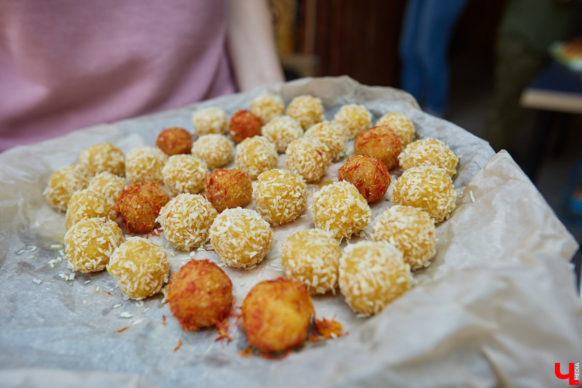 Четыре с половиной килограмма торта, золотое варенье, швейцарские «драники», завтрак от Будды. Знакомимся с блюдами, которые владимирцы представили на «Ресторанном дне» — мероприятии кулинарных открытий.