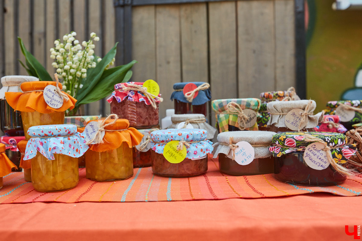 Четыре с половиной килограмма торта, золотое варенье, швейцарские «драники», завтрак от Будды. Знакомимся с блюдами, которые владимирцы представили на «Ресторанном дне» — мероприятии кулинарных открытий.