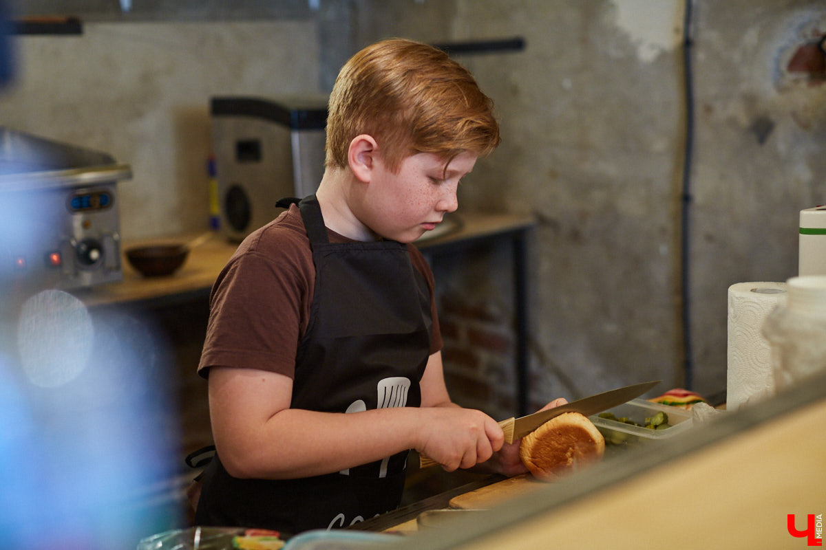 Четыре с половиной килограмма торта, золотое варенье, швейцарские «драники», завтрак от Будды. Знакомимся с блюдами, которые владимирцы представили на «Ресторанном дне» — мероприятии кулинарных открытий.