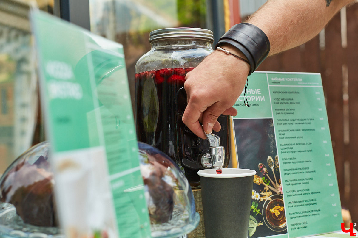 Четыре с половиной килограмма торта, золотое варенье, швейцарские «драники», завтрак от Будды. Знакомимся с блюдами, которые владимирцы представили на «Ресторанном дне» — мероприятии кулинарных открытий.