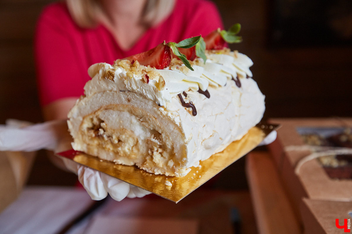 Четыре с половиной килограмма торта, золотое варенье, швейцарские «драники», завтрак от Будды. Знакомимся с блюдами, которые владимирцы представили на «Ресторанном дне» — мероприятии кулинарных открытий.