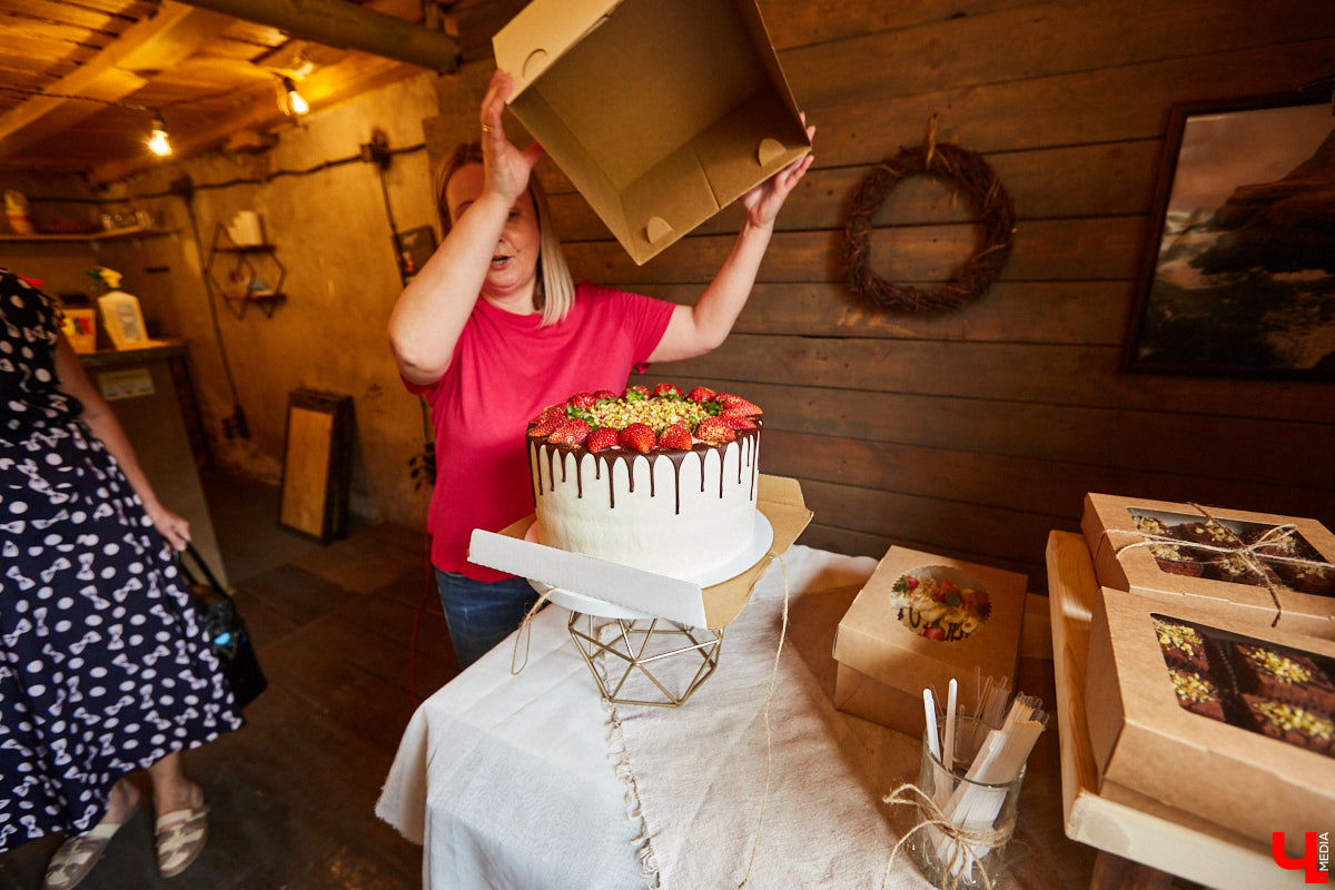 Четыре с половиной килограмма торта, золотое варенье, швейцарские «драники», завтрак от Будды. Знакомимся с блюдами, которые владимирцы представили на «Ресторанном дне» — мероприятии кулинарных открытий.