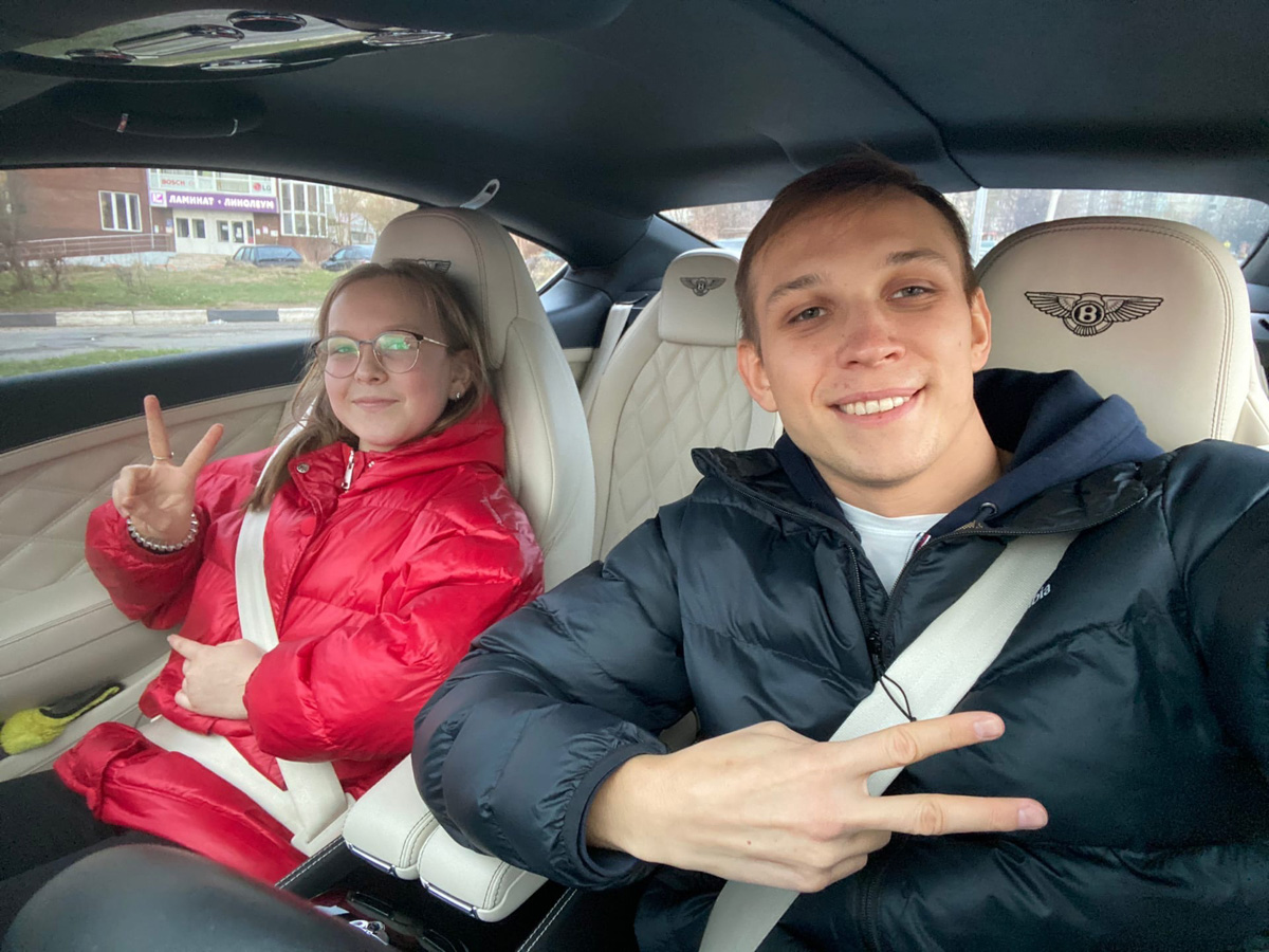 Молодой бизнесмен Валентин Пахомов мечтал о Bentley, а теперь разъезжает на редком люксовом автомобиле по стране. Узнаем у основателя «Подслушано Автомобилистов | Владимир», каково быть владельцем легенды.