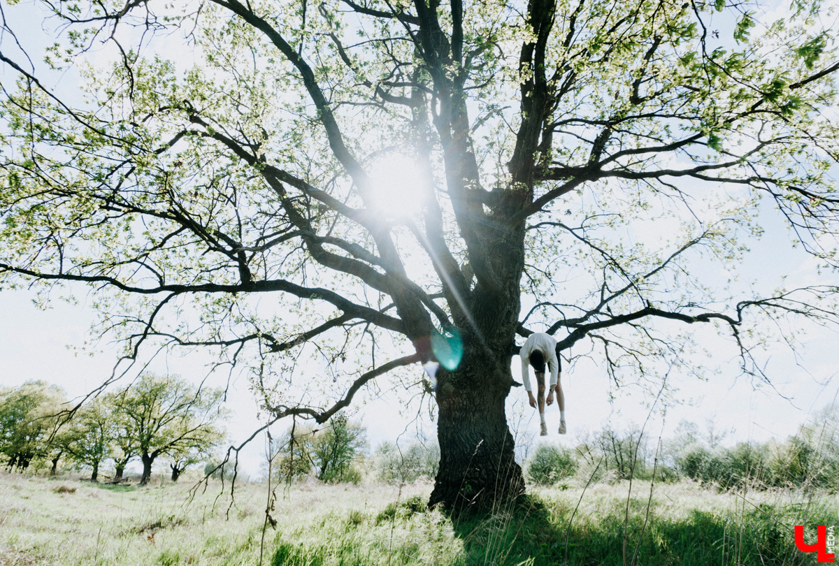 Как часто лента рекомендует вам блоги думающих авторов? Время покажет, пройдет ли этот тренд или публичная рефлексия станет обыденным ритуалом. А пока делимся записями из дневника юного Вертера современности — «Володи в огороде», местного флориста и фотографа. Осторожно: там осознание страхов, сомнений и анализ происходящего.