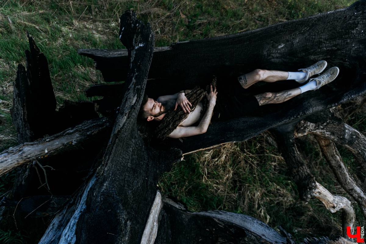 Как часто лента рекомендует вам блоги думающих авторов? Время покажет, пройдет ли этот тренд или публичная рефлексия станет обыденным ритуалом. А пока делимся записями из дневника юного Вертера современности — «Володи в огороде», местного флориста и фотографа. Осторожно: там осознание страхов, сомнений и анализ происходящего.