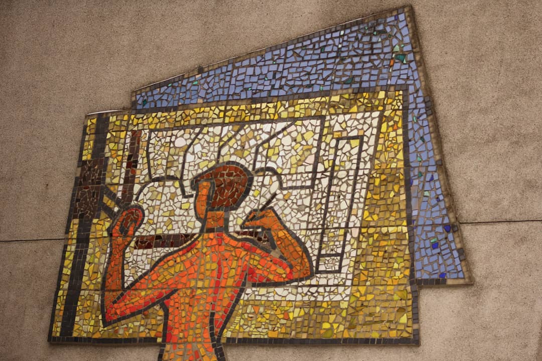 Антон Резниченко переехал в Калининград, забрав с собой любовь к фотографированию архитектуры. Теперь наблюдатель запечатлевает образы города-призрака, попутно вспоминая попавшие в объектив необычные владимирские местечки.