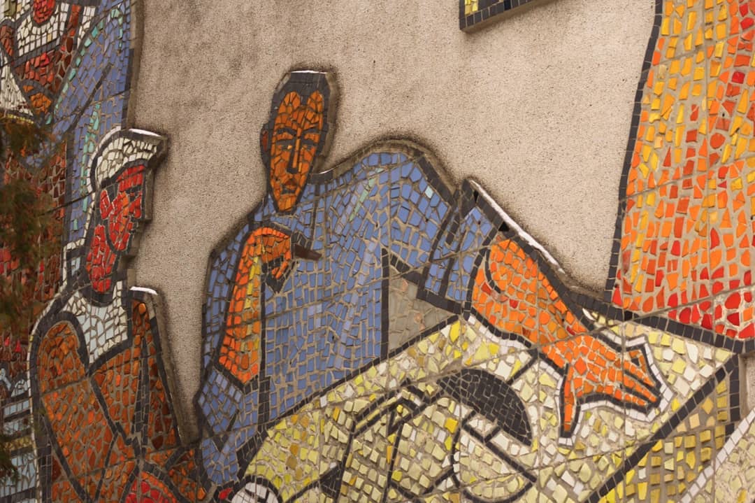 Антон Резниченко переехал в Калининград, забрав с собой любовь к фотографированию архитектуры. Теперь наблюдатель запечатлевает образы города-призрака, попутно вспоминая попавшие в объектив необычные владимирские местечки.