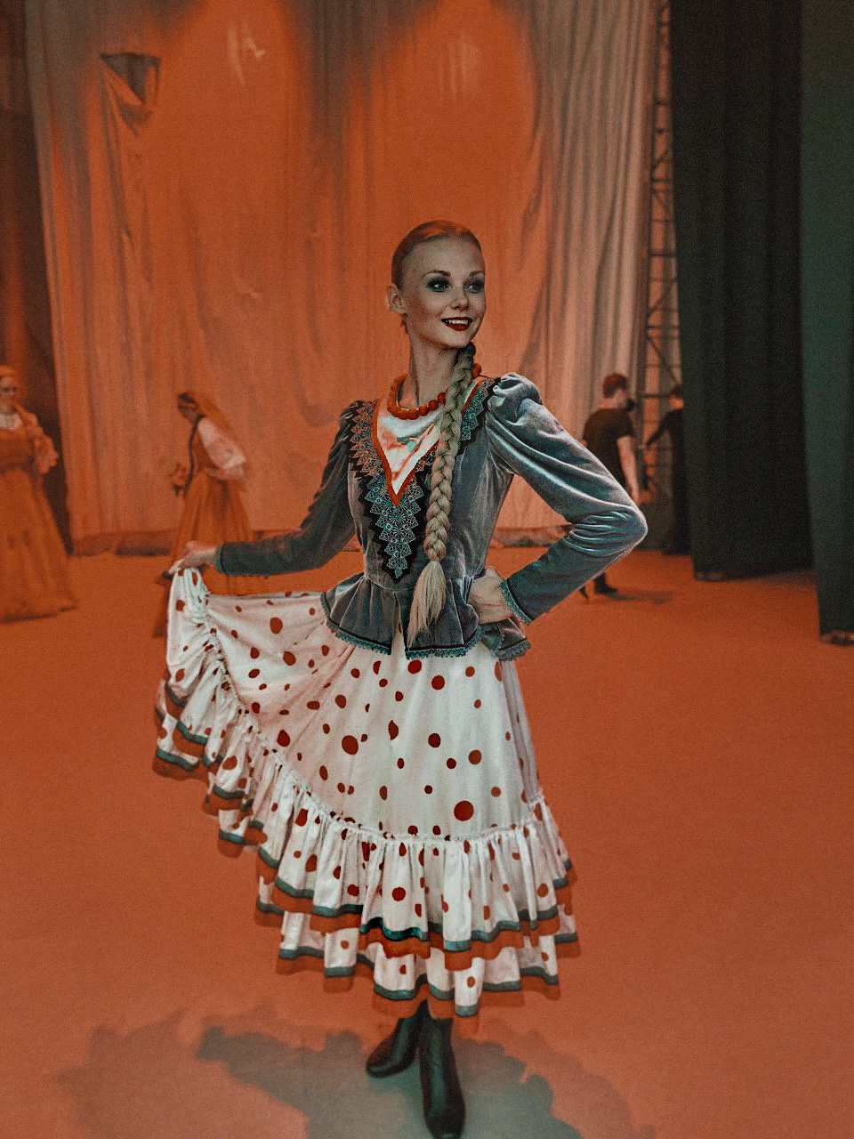 Хороводы «Березки» и казацкие танцы стали профессией для молодых владимирских артисток Марии Зимокос и Леры Вавиловой, а народные костюмы — любимыми нарядами.