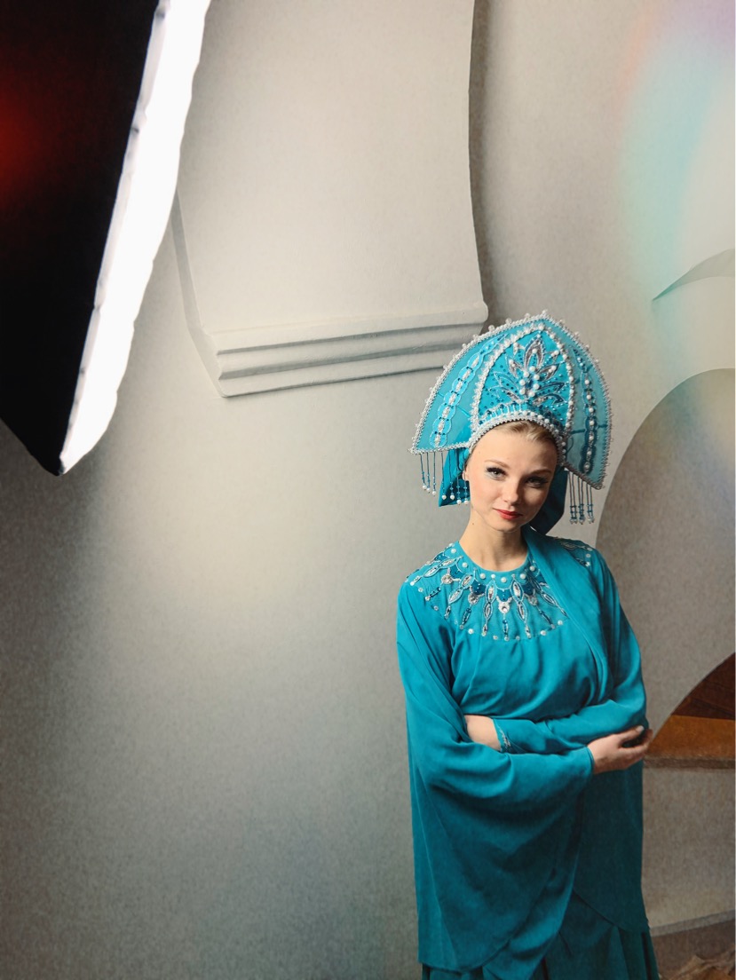 Хороводы «Березки» и казацкие танцы стали профессией для молодых владимирских артисток Марии Зимокос и Леры Вавиловой, а народные костюмы — любимыми нарядами.