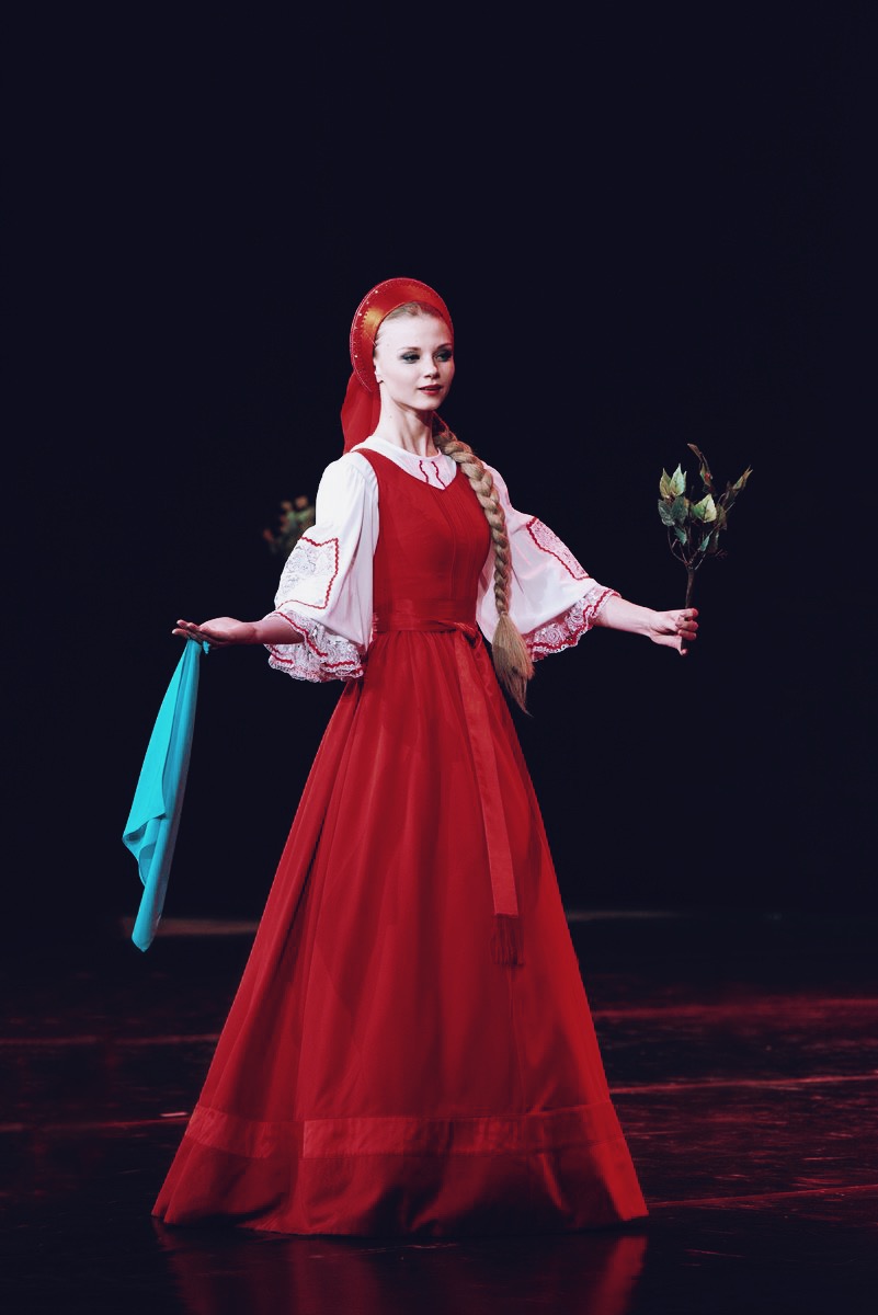 Хороводы «Березки» и казацкие танцы стали профессией для молодых владимирских артисток Марии Зимокос и Леры Вавиловой, а народные костюмы — любимыми нарядами.