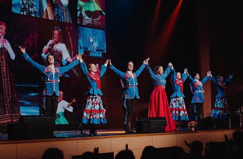 Хороводы «Березки» и казацкие танцы стали профессией для молодых владимирских артисток Марии Зимокос и Леры Вавиловой, а народные костюмы — любимыми нарядами.