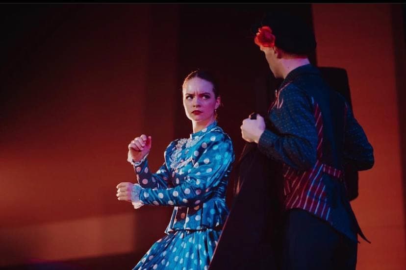 Хороводы «Березки» и казацкие танцы стали профессией для молодых владимирских артисток Марии Зимокос и Леры Вавиловой, а народные костюмы — любимыми нарядами.