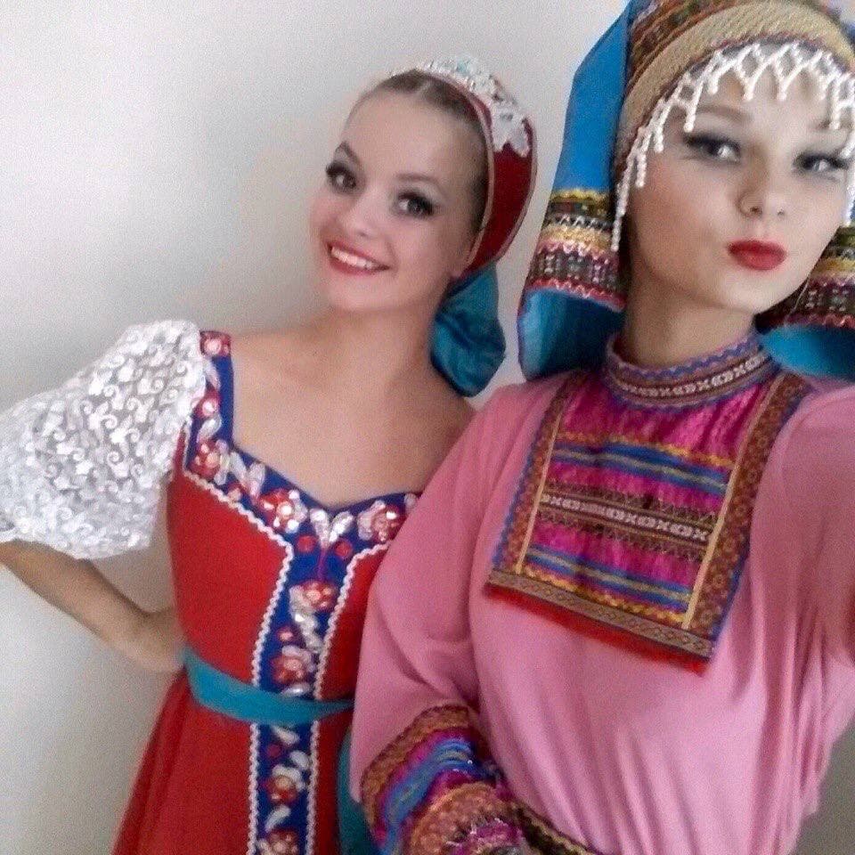 Хороводы «Березки» и казацкие танцы стали профессией для молодых владимирских артисток Марии Зимокос и Леры Вавиловой, а народные костюмы — любимыми нарядами.