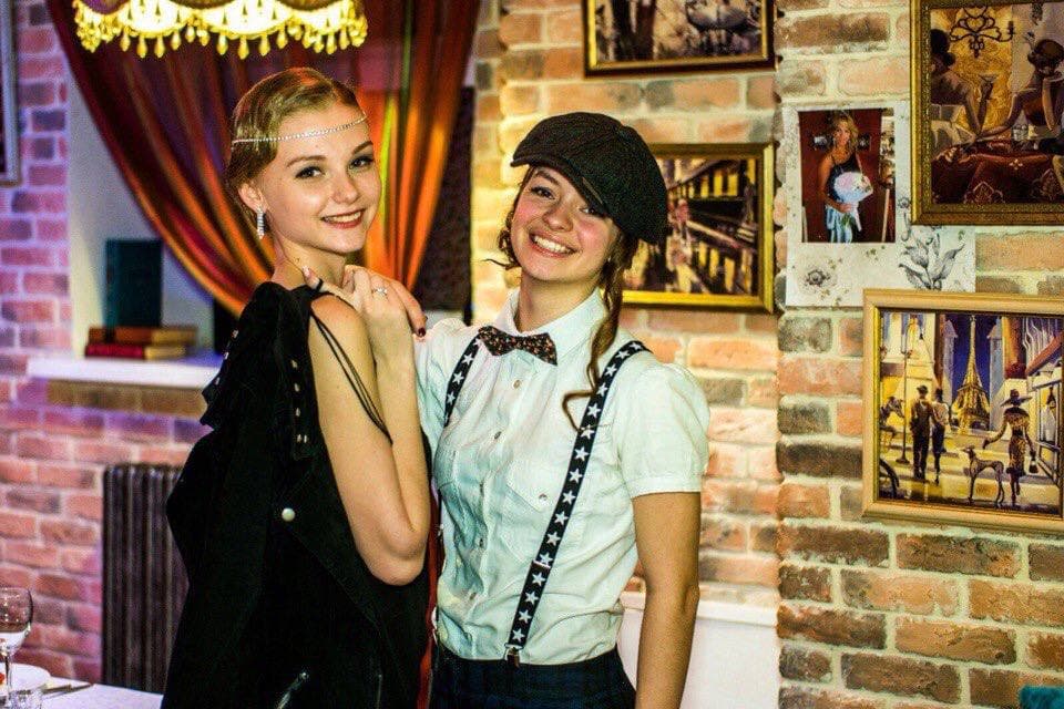 Хороводы «Березки» и казацкие танцы стали профессией для молодых владимирских артисток Марии Зимокос и Леры Вавиловой, а народные костюмы — любимыми нарядами.