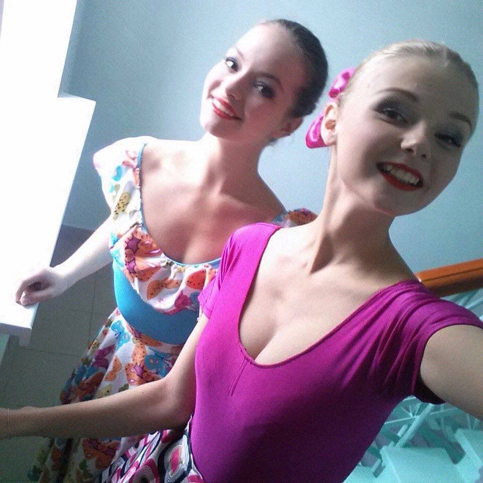 Хороводы «Березки» и казацкие танцы стали профессией для молодых владимирских артисток Марии Зимокос и Леры Вавиловой, а народные костюмы — любимыми нарядами.