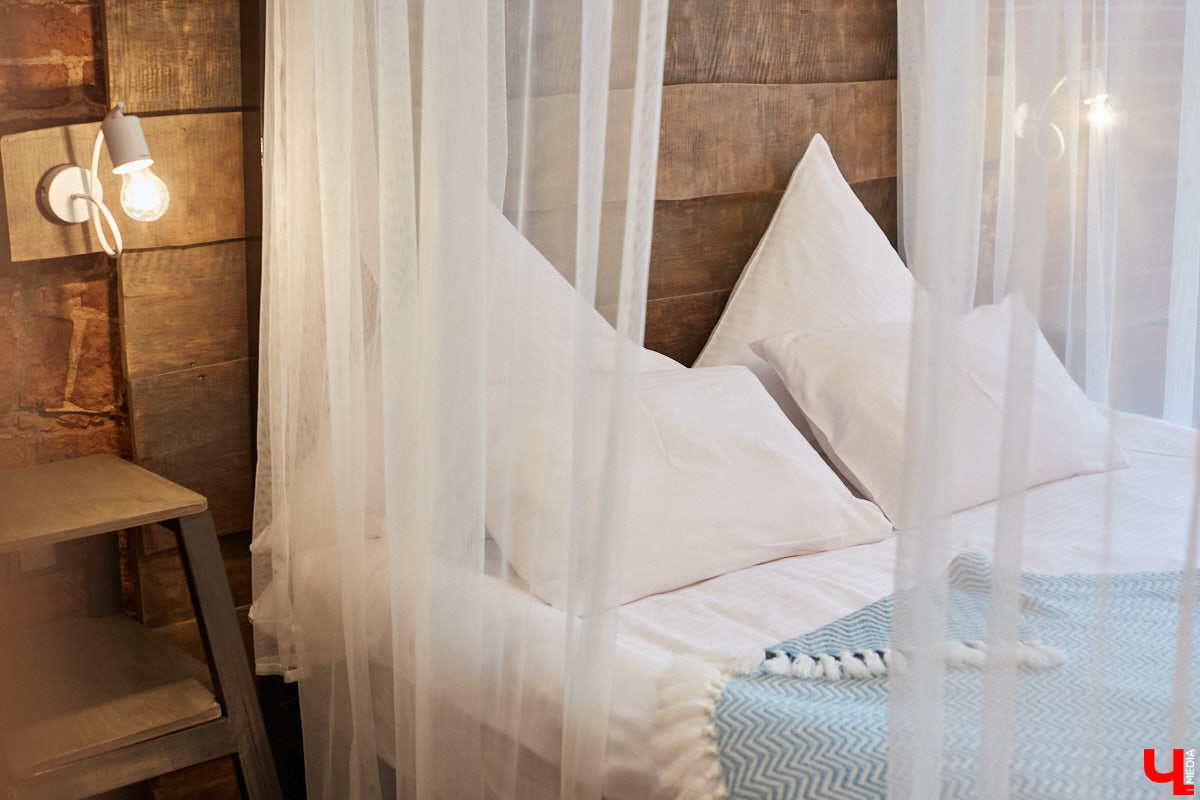 Сохранившиеся арки для лошадей, заводские светильники и мамин ковер: чем еще примечателен hand made лофт супругов Увакиных?