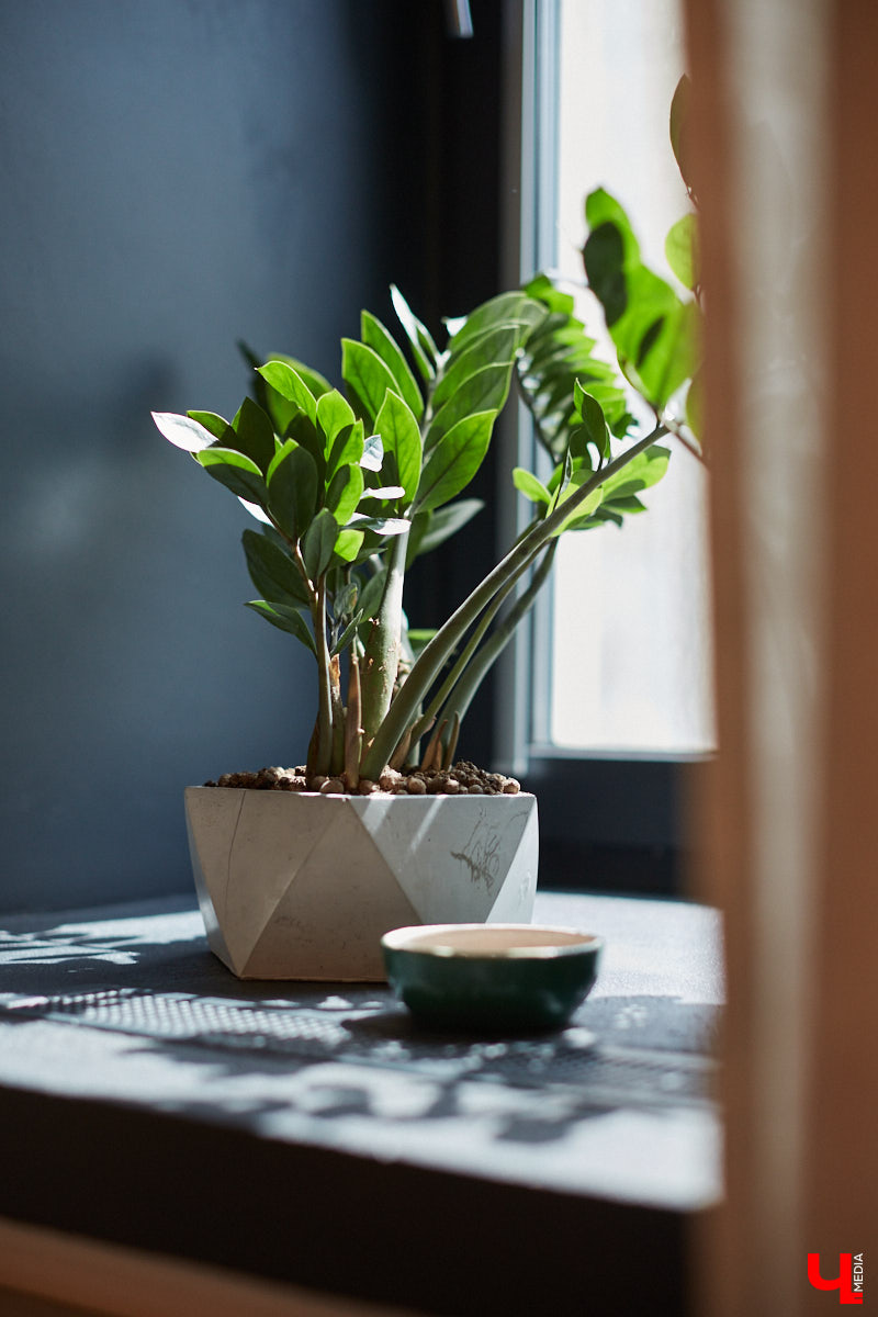 Сохранившиеся арки для лошадей, заводские светильники и мамин ковер: чем еще примечателен hand made лофт супругов Увакиных?