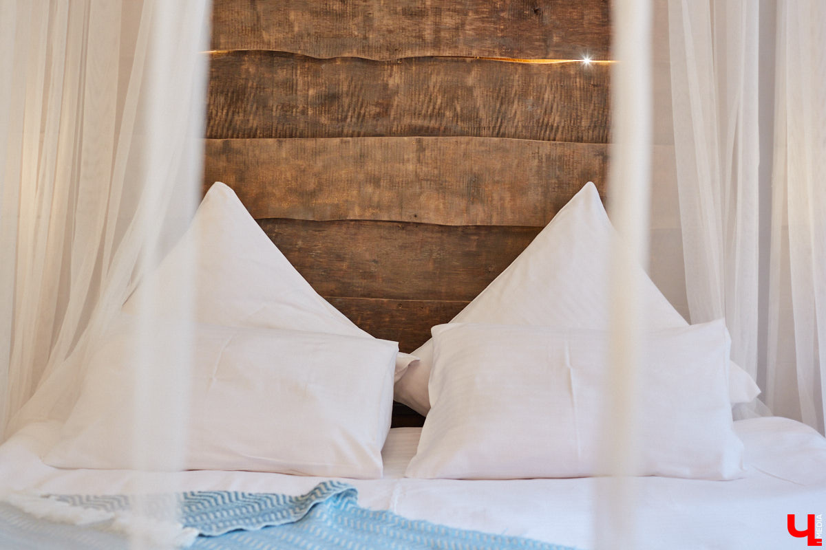 Сохранившиеся арки для лошадей, заводские светильники и мамин ковер: чем еще примечателен hand made лофт супругов Увакиных?