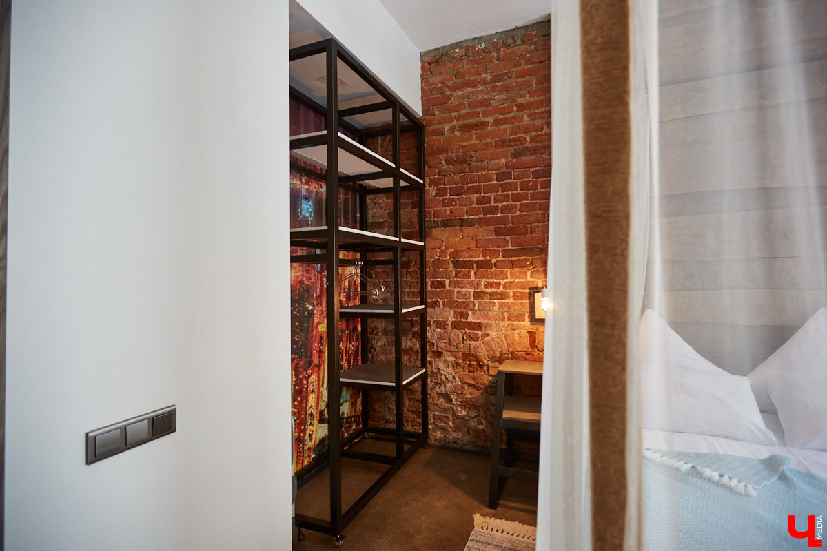 Сохранившиеся арки для лошадей, заводские светильники и мамин ковер: чем еще примечателен hand made лофт супругов Увакиных?