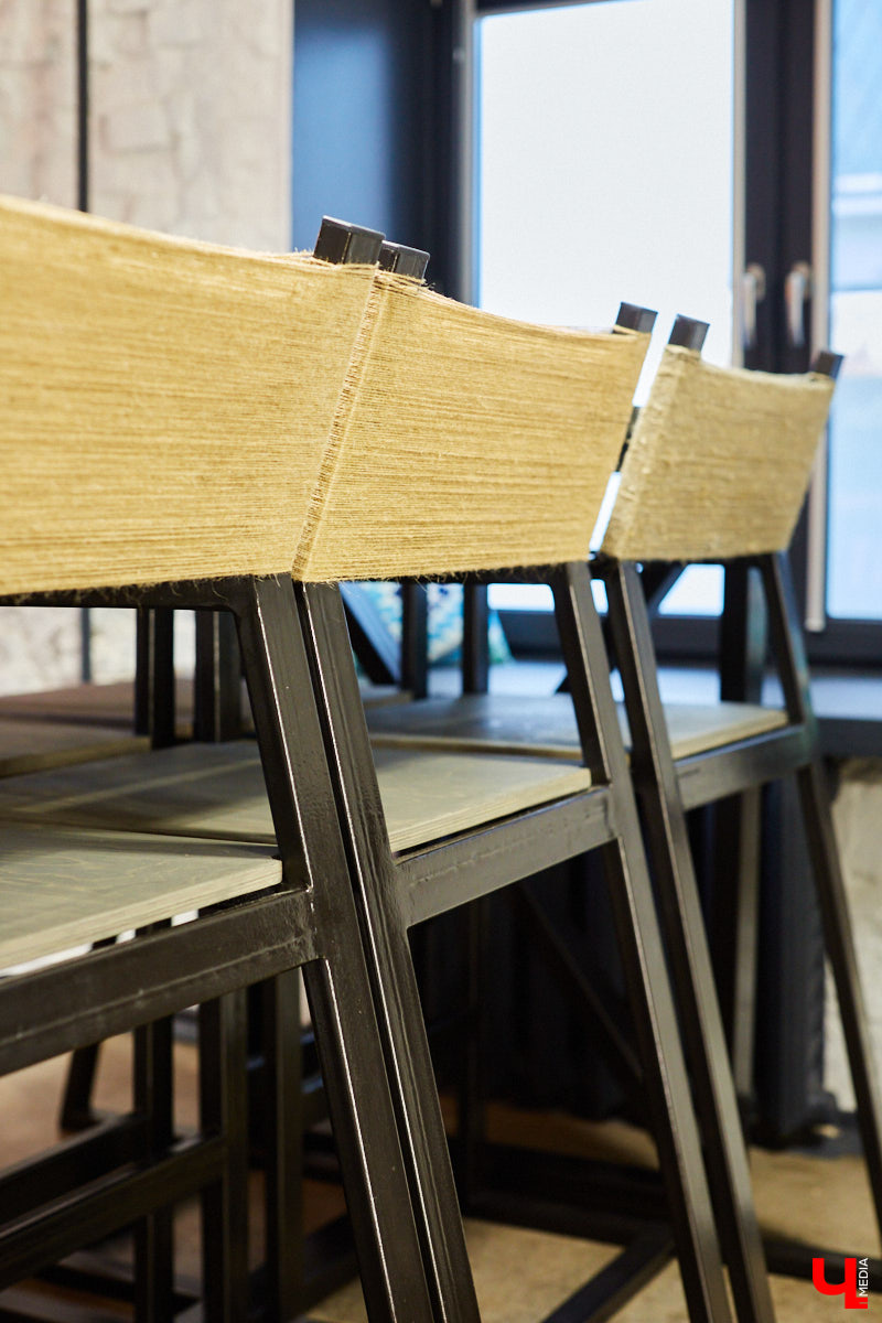 Сохранившиеся арки для лошадей, заводские светильники и мамин ковер: чем еще примечателен hand made лофт супругов Увакиных?