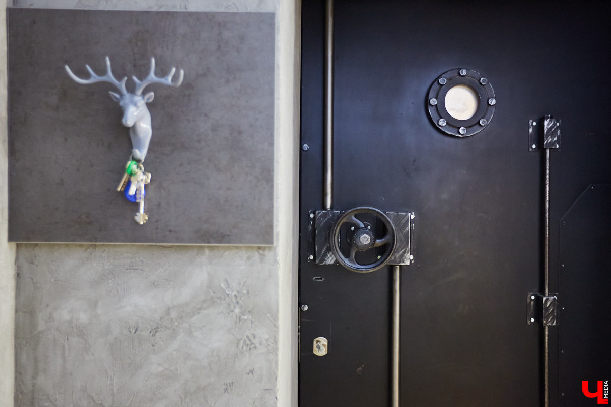 Сохранившиеся арки для лошадей, заводские светильники и мамин ковер: чем еще примечателен hand made лофт супругов Увакиных?