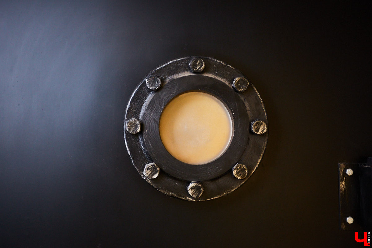 Сохранившиеся арки для лошадей, заводские светильники и мамин ковер: чем еще примечателен hand made лофт супругов Увакиных?