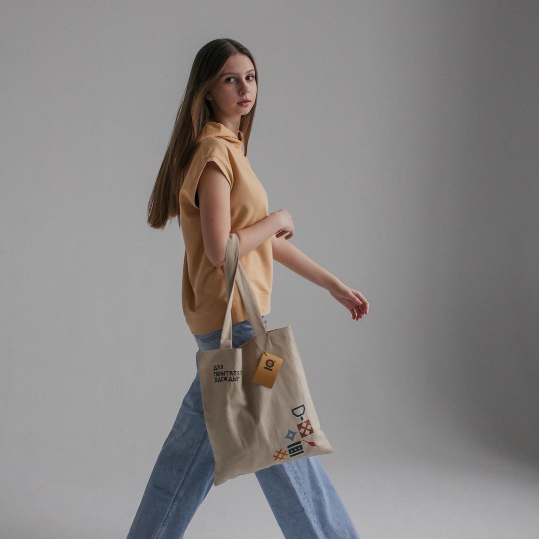 Одежда может содержать в себе гораздо больше смысла, чем модный месседж. Это еще раз доказали создатели нового проекта «Для почитателей одежды».