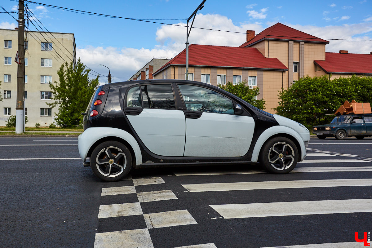 Кто в приоритете: водители или пешеходы? Вопрос обостряется, когда на горизонте маячит «зебра». Попробовали изучить видовое разнообразие владимирских переходов.