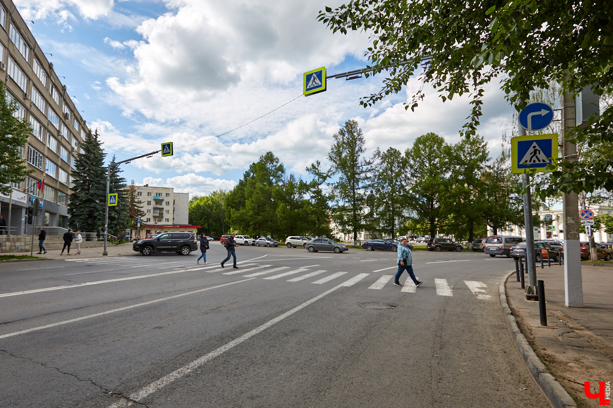 Кто в приоритете: водители или пешеходы? Вопрос обостряется, когда на горизонте маячит «зебра». Попробовали изучить видовое разнообразие владимирских переходов.