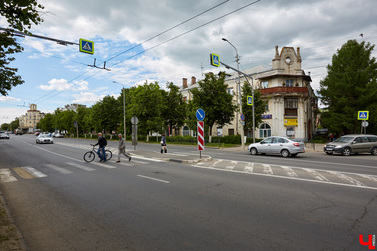 Кто в приоритете: водители или пешеходы? Вопрос обостряется, когда на горизонте маячит «зебра». Попробовали изучить видовое разнообразие владимирских переходов.