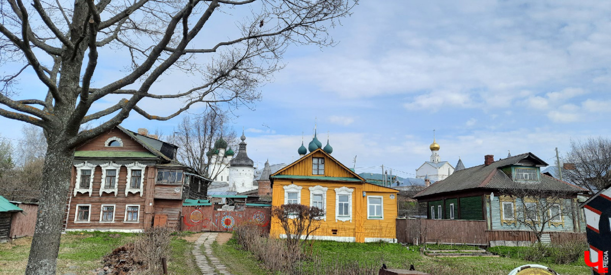 Впереди выходные, а значит, можно придумать мини-путешествие. Очередной проверенный нами вариант - Ростов Великий.