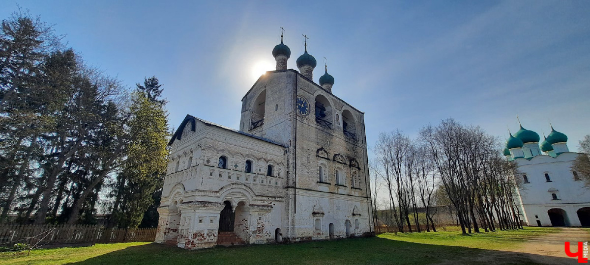 Впереди выходные, а значит, можно придумать мини-путешествие. Очередной проверенный нами вариант - Ростов Великий.