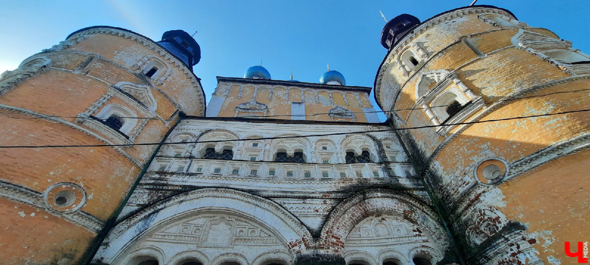 Впереди выходные, а значит, можно придумать мини-путешествие. Очередной проверенный нами вариант - Ростов Великий.