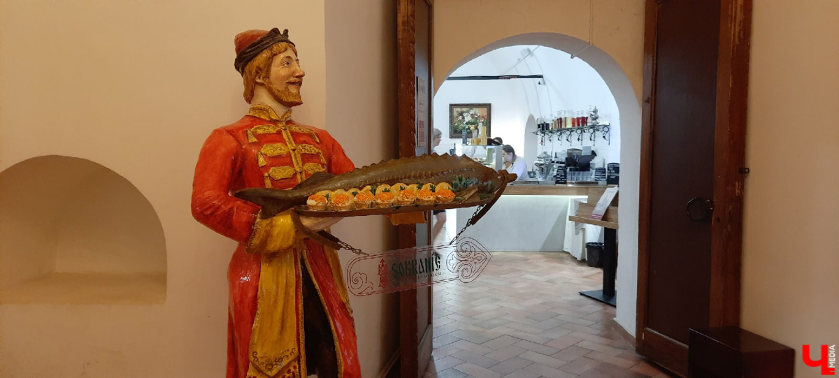 Впереди выходные, а значит, можно придумать мини-путешествие. Очередной проверенный нами вариант - Ростов Великий.