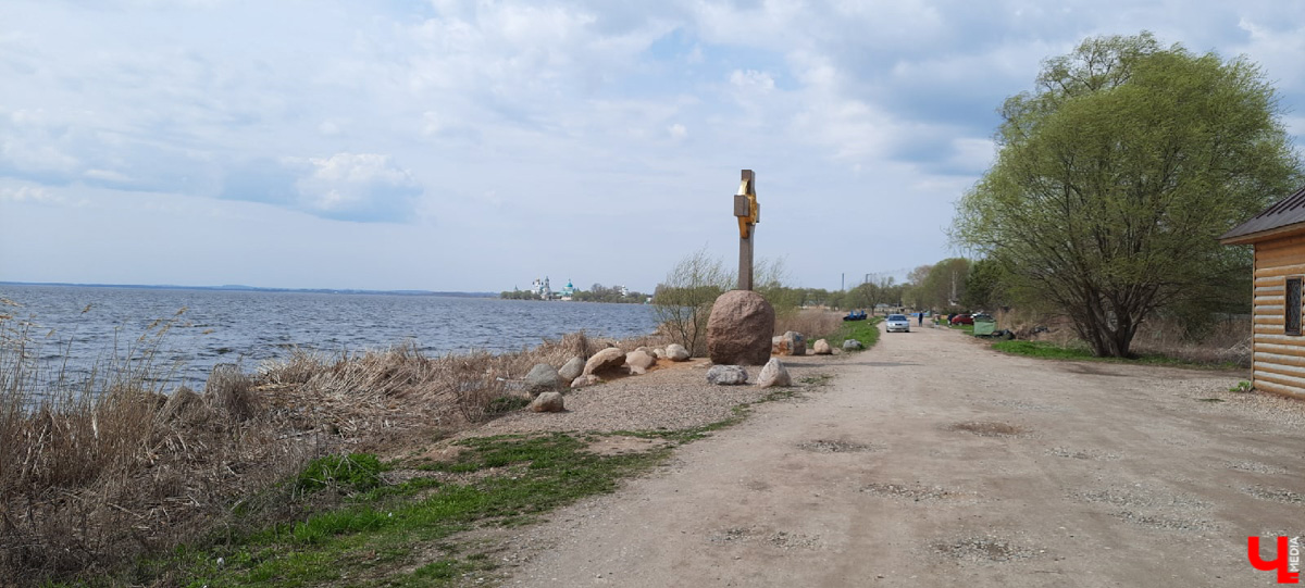 Впереди выходные, а значит, можно придумать мини-путешествие. Очередной проверенный нами вариант - Ростов Великий.