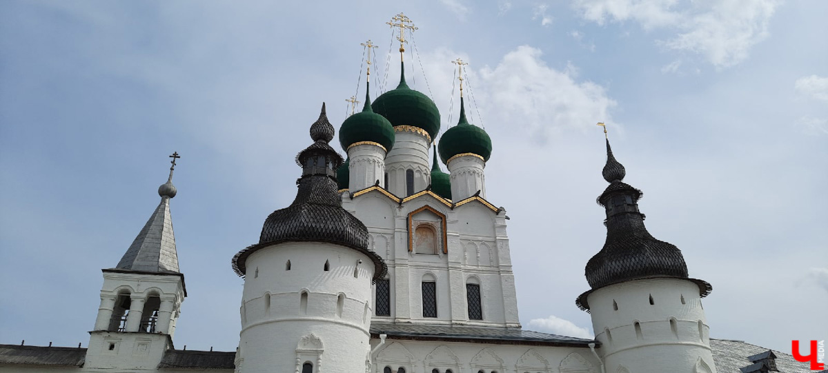 Впереди выходные, а значит, можно придумать мини-путешествие. Очередной проверенный нами вариант - Ростов Великий.