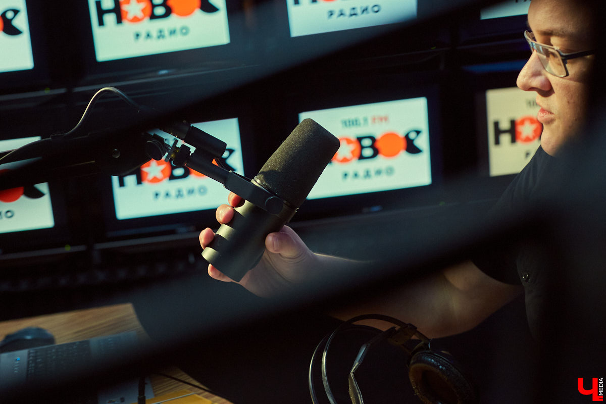 7 мая, в День радио, поздравили коллег. А заодно задали Сергею Нетунаеву, ведущему «Нового радио», неудобные вопросы для интервью в одноименной рубрике.