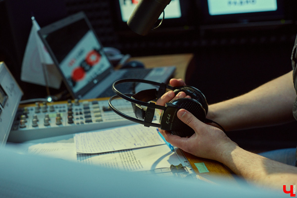 7 мая, в День радио, поздравили коллег. А заодно задали Сергею Нетунаеву, ведущему «Нового радио», неудобные вопросы для интервью в одноименной рубрике.