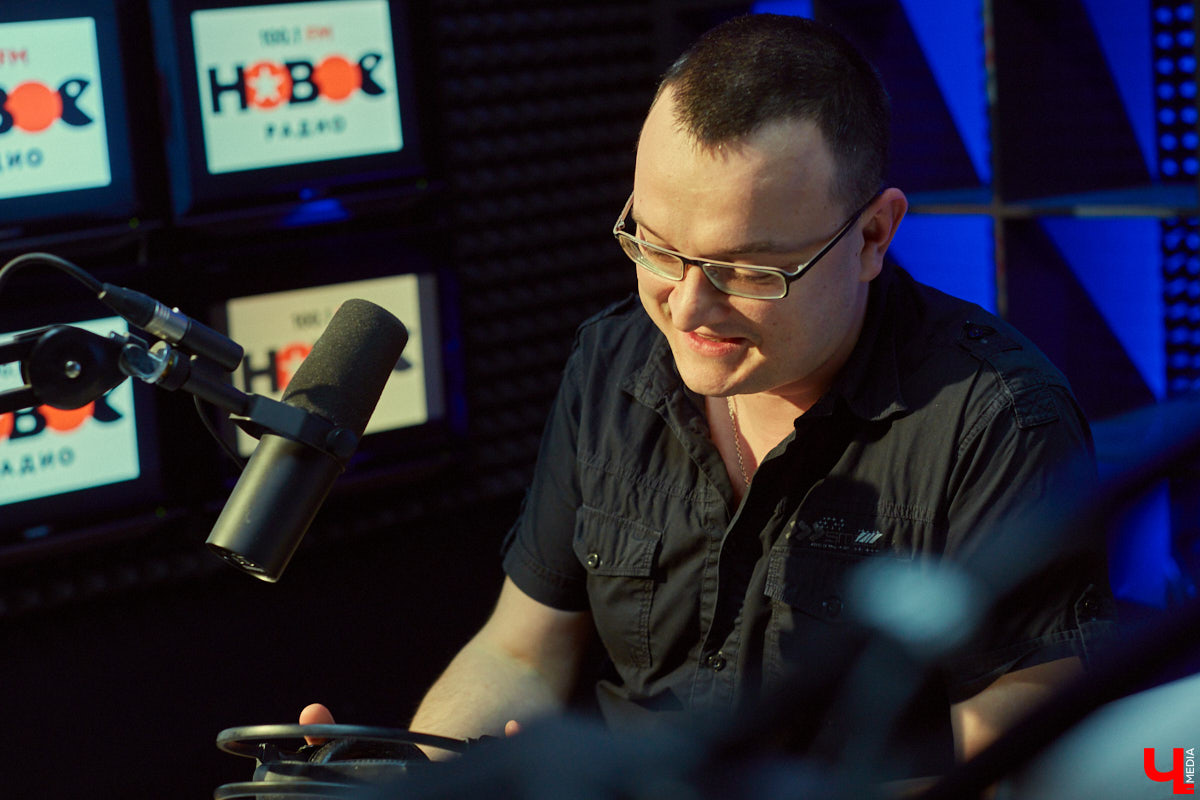 7 мая, в День радио, поздравили коллег. А заодно задали Сергею Нетунаеву, ведущему «Нового радио», неудобные вопросы для интервью в одноименной рубрике.