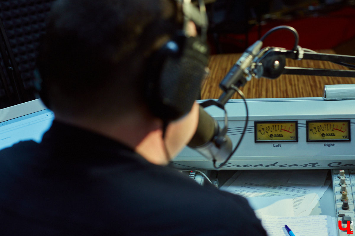 7 мая, в День радио, поздравили коллег. А заодно задали Сергею Нетунаеву, ведущему «Нового радио», неудобные вопросы для интервью в одноименной рубрике.